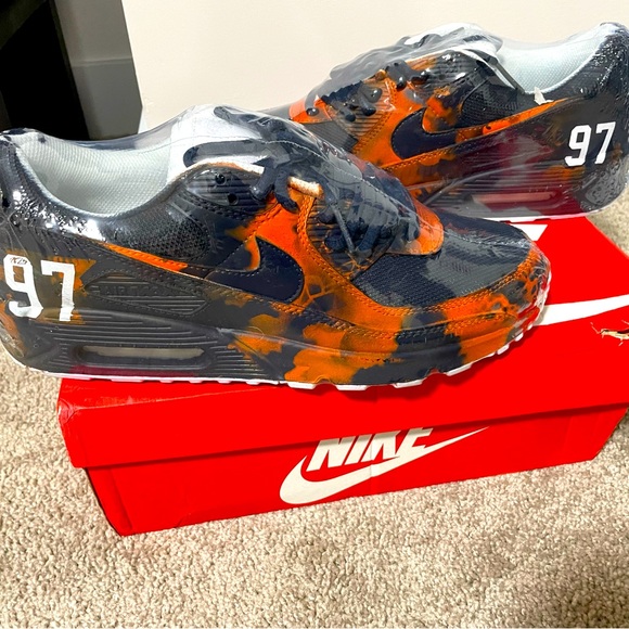 Custom McDavid Nike airmax 90’s - Picture 2 of 2
